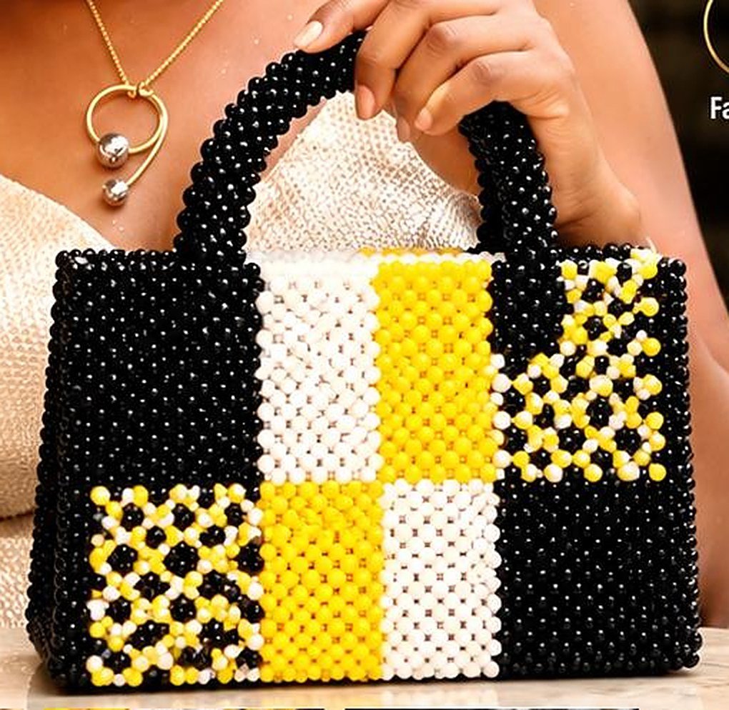 accueil Sac Damier Signature en perles tissées à la main – Maperle K Accessoires
